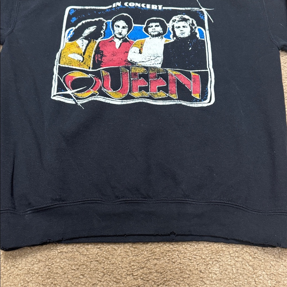Daydreamer Queen women distressed crewneck sweatshirt. Small - Picture 4 of 6